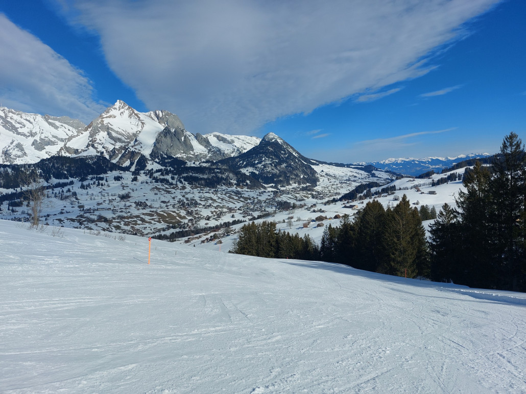 Zum Schluss die beste Talabfahrt, die rote nach Unterwasser fast unberührt.