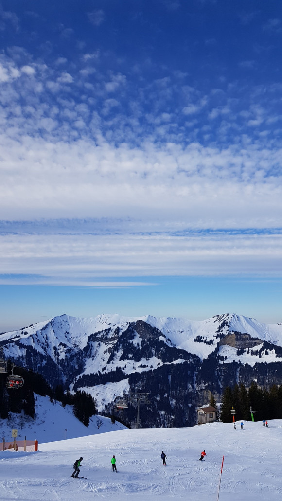 Gestern etwas weniger warm, der Schnee hielt gut. Außerdem ziemlich leer, vor allem in Mellau