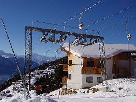 Discoscheinwerferstützen am Doppellift Alpmatte