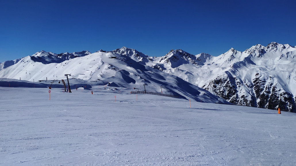 Blick zu 12er und Almbahn