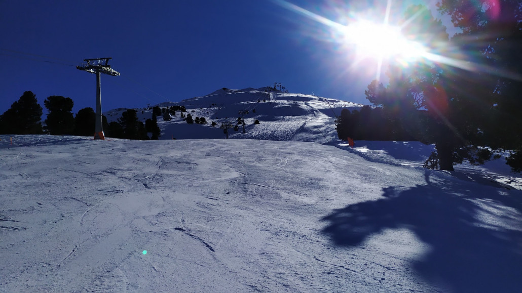 Die Pisten an der Almbahn ebenfalls ohne Buckel und eher hart