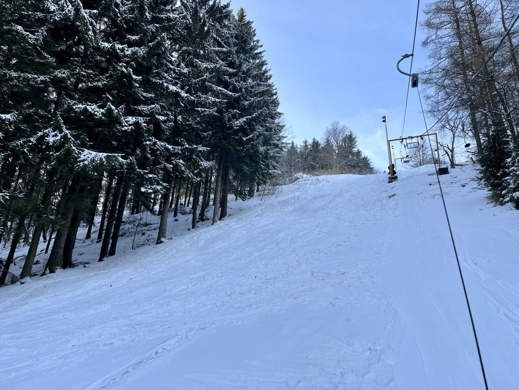 Der Steilhang wie gehabt im oberen Viertel nicht gewalzt, das packt der alte Bully ohne Winde nicht