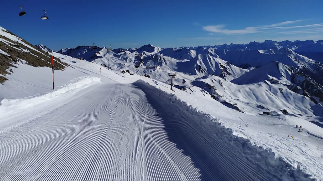 Und über die Lange Wand in die Schweiz. Die Pisten waren heute etwas härter als beim letzten Besuch