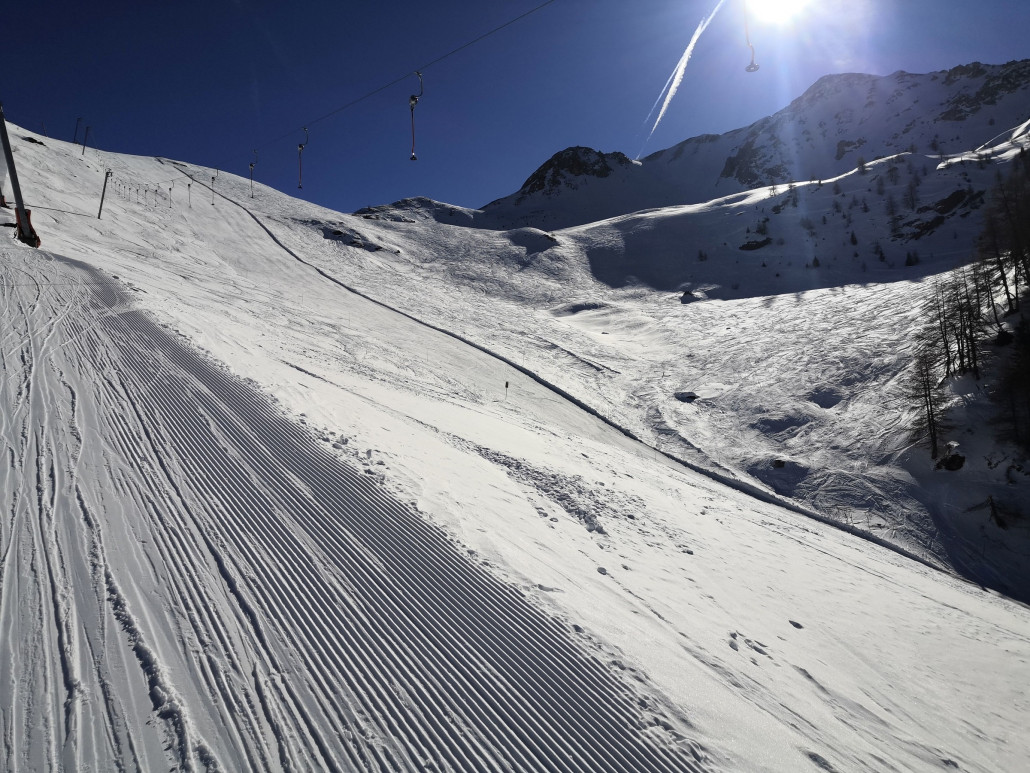 Piste des besagten Lifts, etwas zu steil oder schmal um sie komplett zu carven.