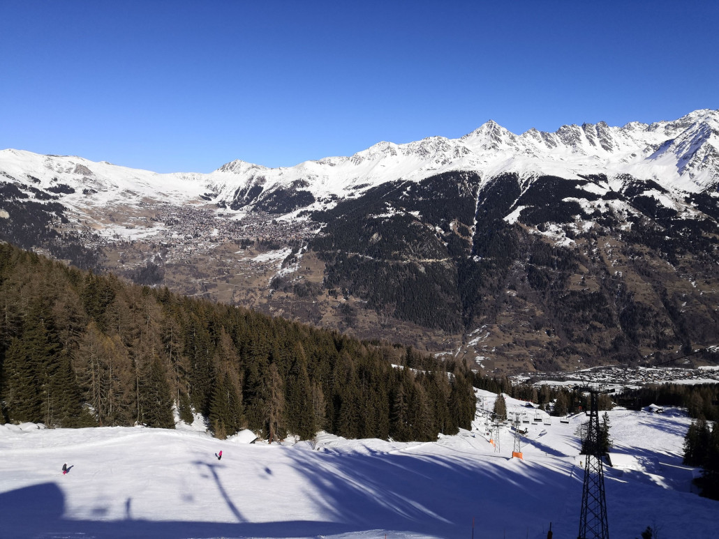 Nochmals die breite, schwarze Piste.