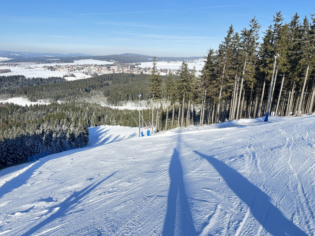 Start der Piste 4 "Aida", auch hier war eine knollige Raupenspur ganz rechts aber sonst super griffig und gut zu fahren (im Hintergrund sieht man noch die lfd. Beschneiung auf der 5 "Paula")