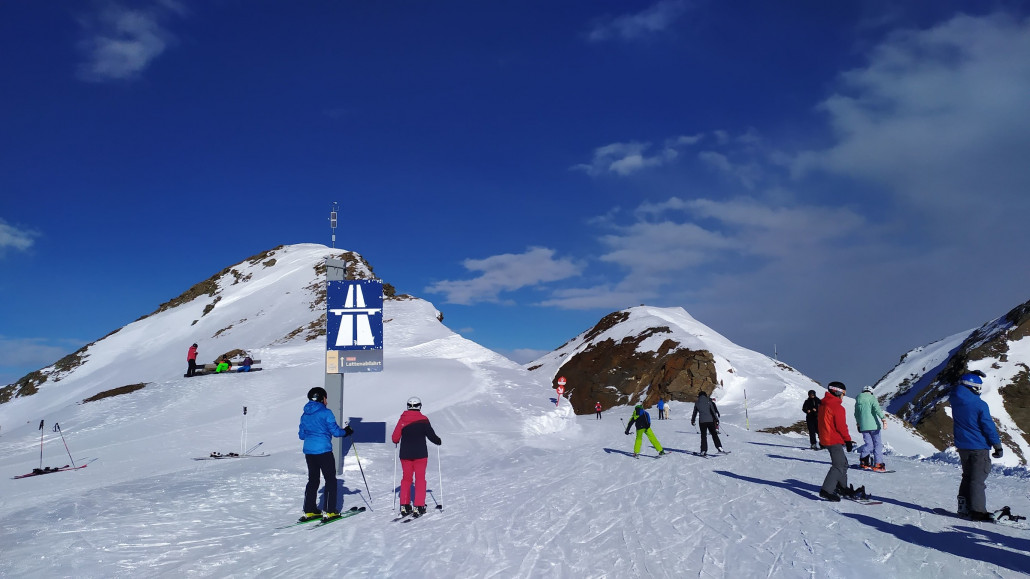 Die Autobahn mussten wir auch mal testen, auch wenn hier mehr los war