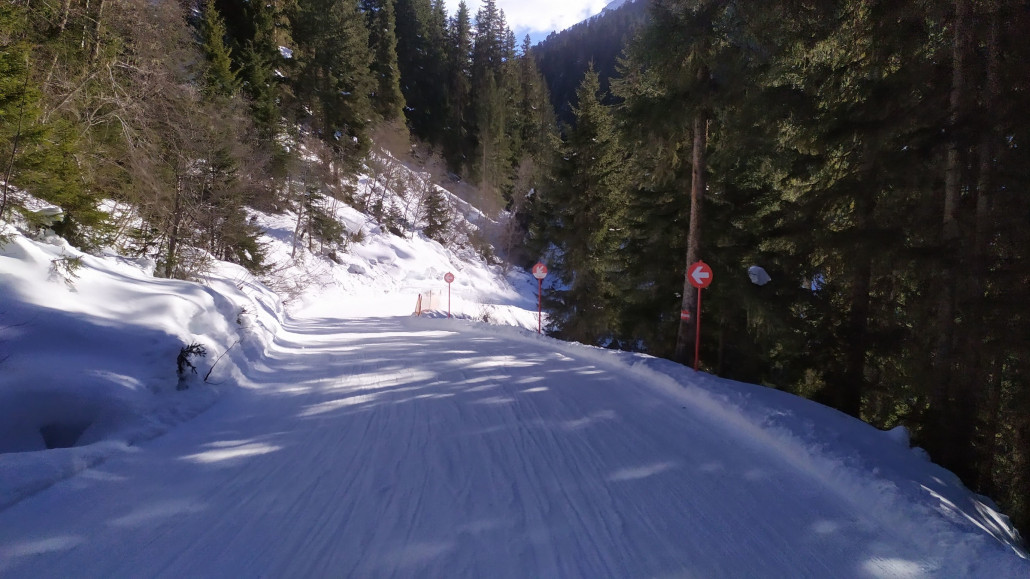 Nach ein paar weiteren Fahrten an der 6KSB ging es anschließend ins Tal. Die Talabfahrt besteht vor allem aus Ziehwegen, ist aber nett zu fahren