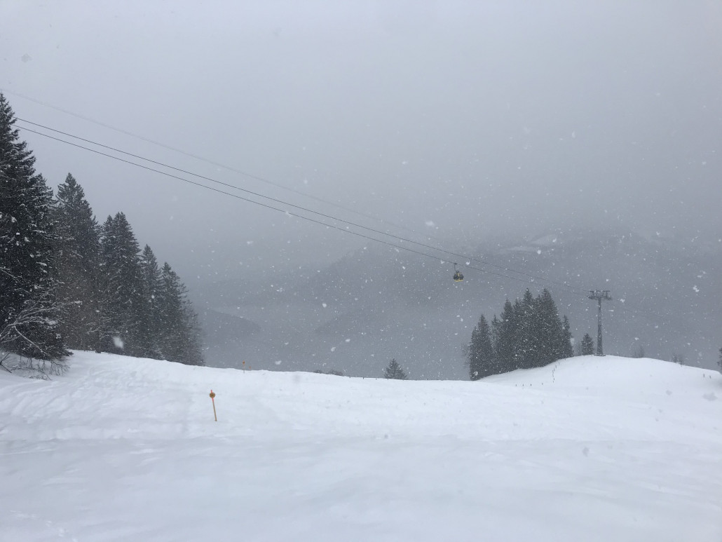 Bis ca. 1000m Schneefall, dann Regen