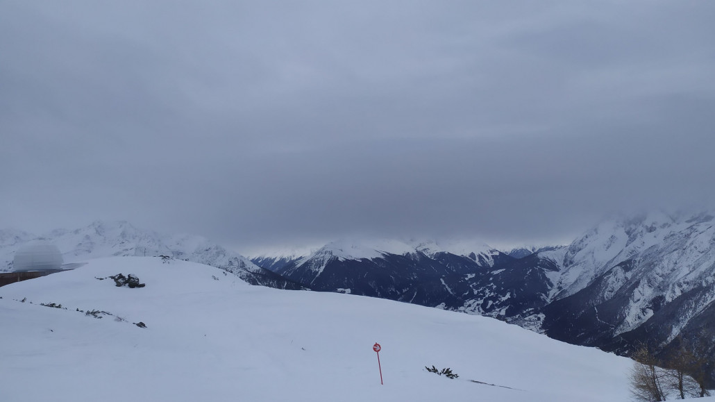 Am Gipfel sah man die umliegenden Berge schon teils in den Wolken