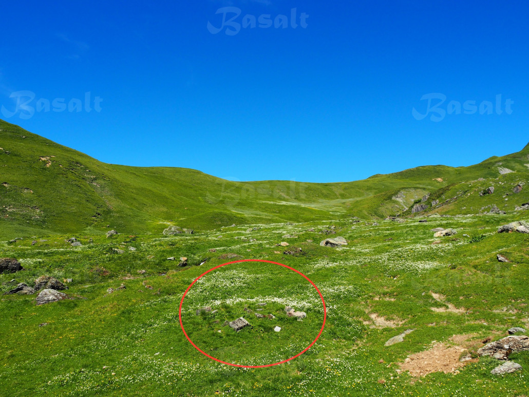 ^^ Blick über den Standort der früheren Talstation des Kreuzweglifts zum Durannapass