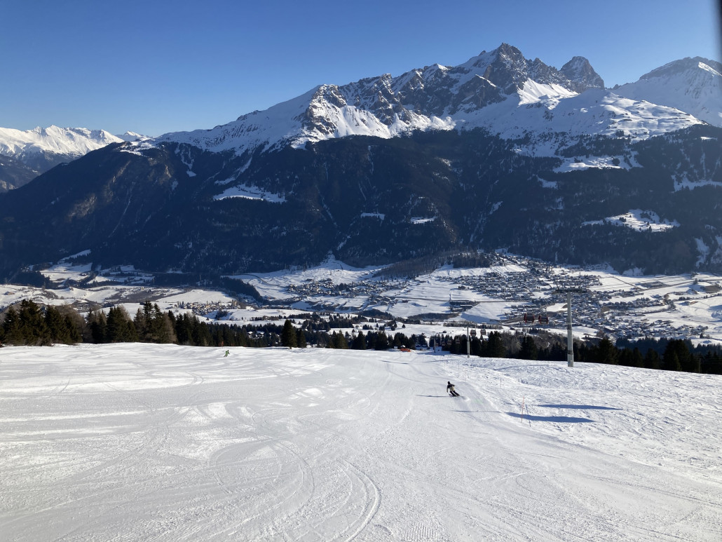 Piste 5 an der zweiten Sektion der Gondelbahn. Ansprechend! <br />Die Präpartation der Pisten hat übrigens gesamthaft überzeugt.