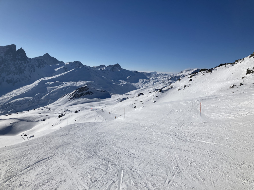 Verbindungspiste 15 vom Piz Martegnas ins Gebiet Radons. Wie beim letztjährigen Besuch neben der Talabfahrt die vollste Piste.