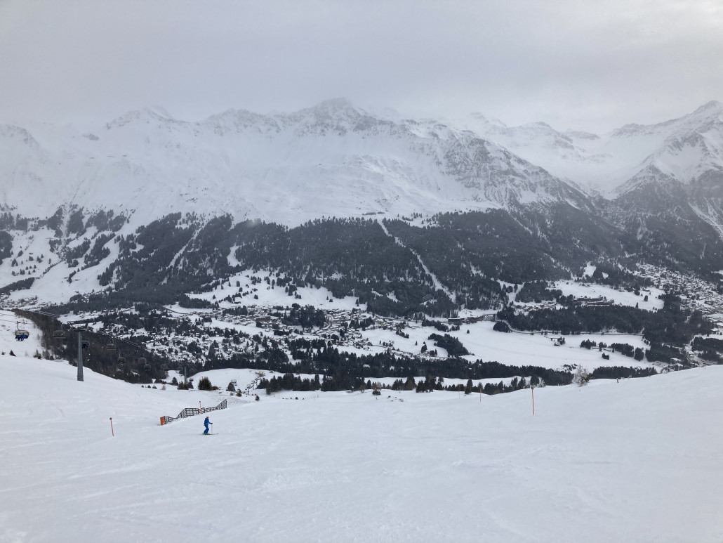 Die schwarze Piste 68 am Sessellift Cumacheals. Zwischenzeitlich war die Sicht eingeschränkt, die Bodensicht hingegen meistens genügend bis gut.