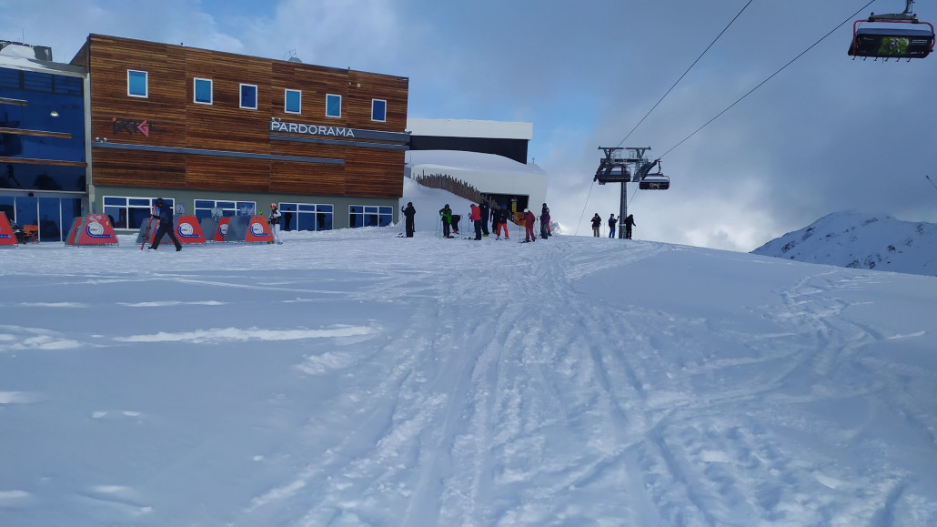 So leer :O Um 9:30 zeigte die Auslastungsanzeige 14%, mittags waren es dann 40%. Anreisetag?