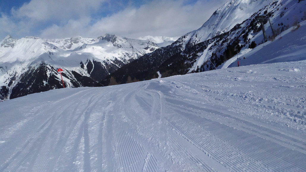 Die Talabfahrt wurde am Rand noch frisch präpariert