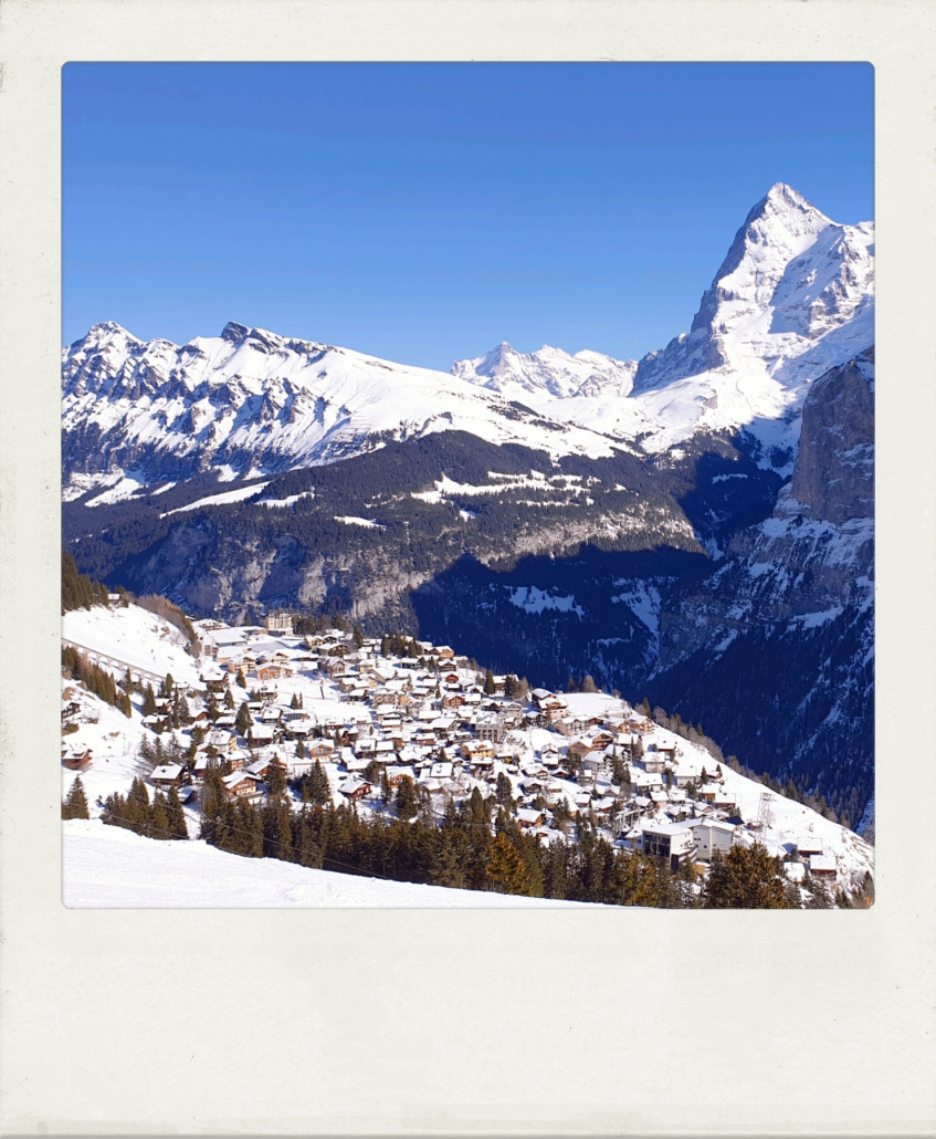 Blick von meiner Lieblingspiste 25 (laut Bergfex ohne Namen) hinab nach Mürren. Die Piste ist ein Traum, abwechslungsreich, sportlich, aussichtsreich. Ich liebe Mürren, es liegt wundervoll und ist hübsch anzusehen.