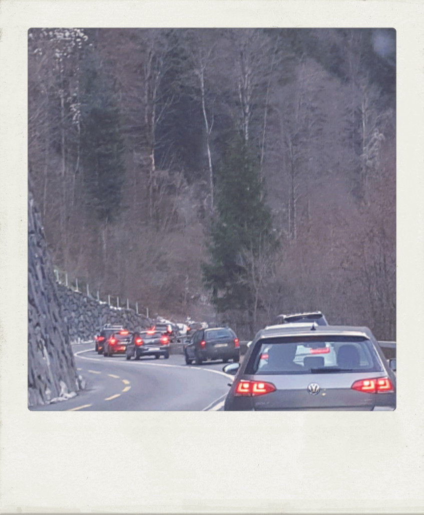 Viel schlimmer war die Kolonne und der Stau auf der Heimreise, die dann doch 3,5 Stunden in Anspruch nahm :( Aber wir wurden zu Hause mit Rinderbraten und Spätzle empfangen, dann war alles wieder gut... :)