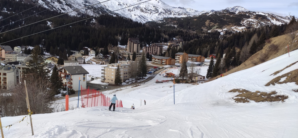 Rinne am Ende der blauen Piste