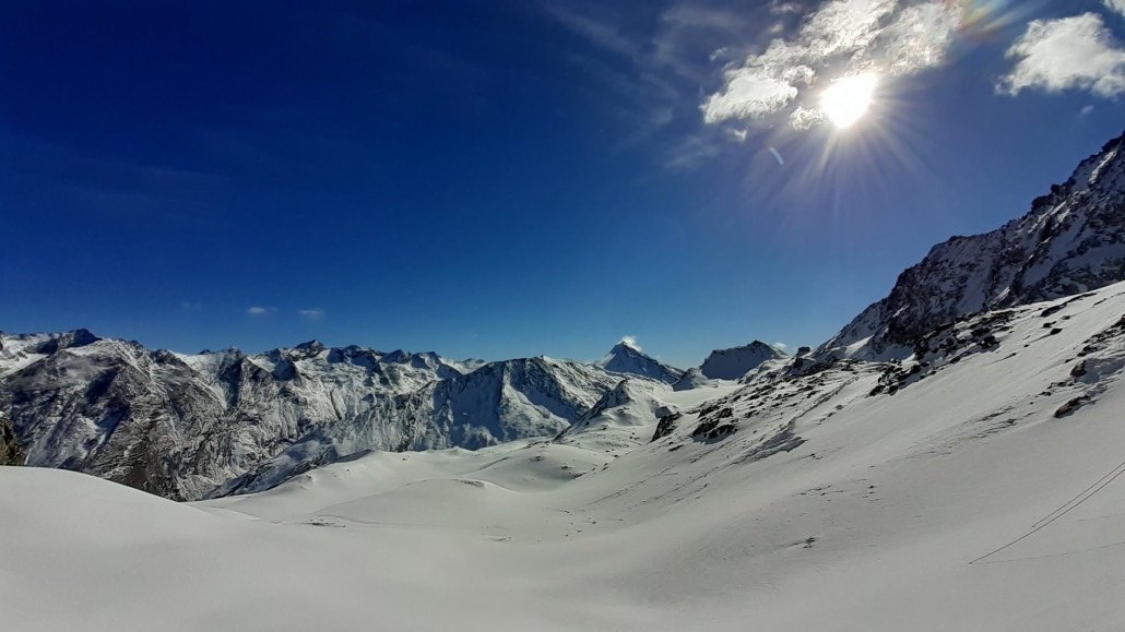 Auf dem Egginerjoch mit Blick zur Britanniahütte