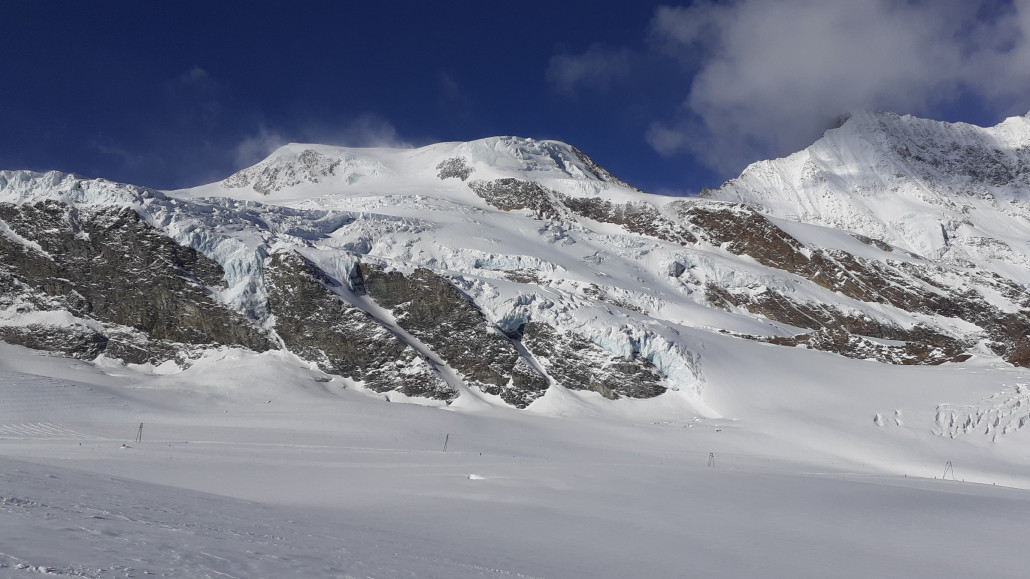 Alphubel und Täschhorn von der Gletscherpromenade 17a  gesehen
