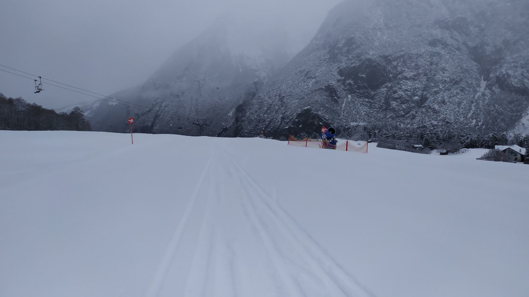 Dadurch, dass die Bergbahnen nachts präpariert hatten lag nicht zu viel Neuschnee, so lief der Ski gut