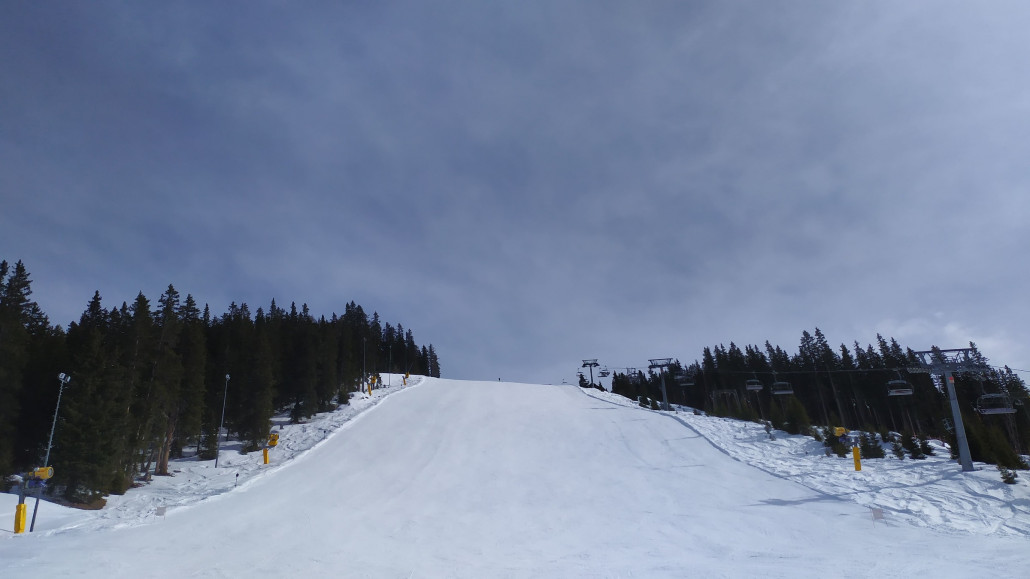 An der weiterhin leeren Zeinisbahn