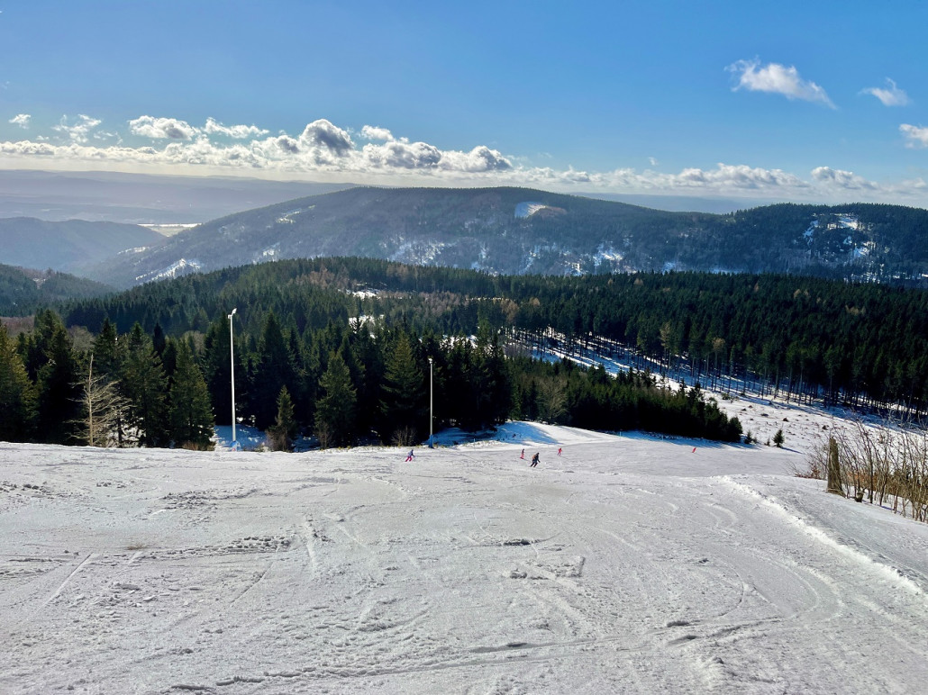 Gegen 11Uhr wurde es bereits (schön) weich und der Schnee schwer, die Südausrichtung wirkt sich da voll aus