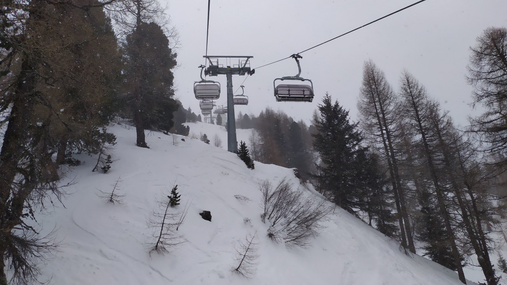 An der Weinbergbahn schneite es stärker und stärker
