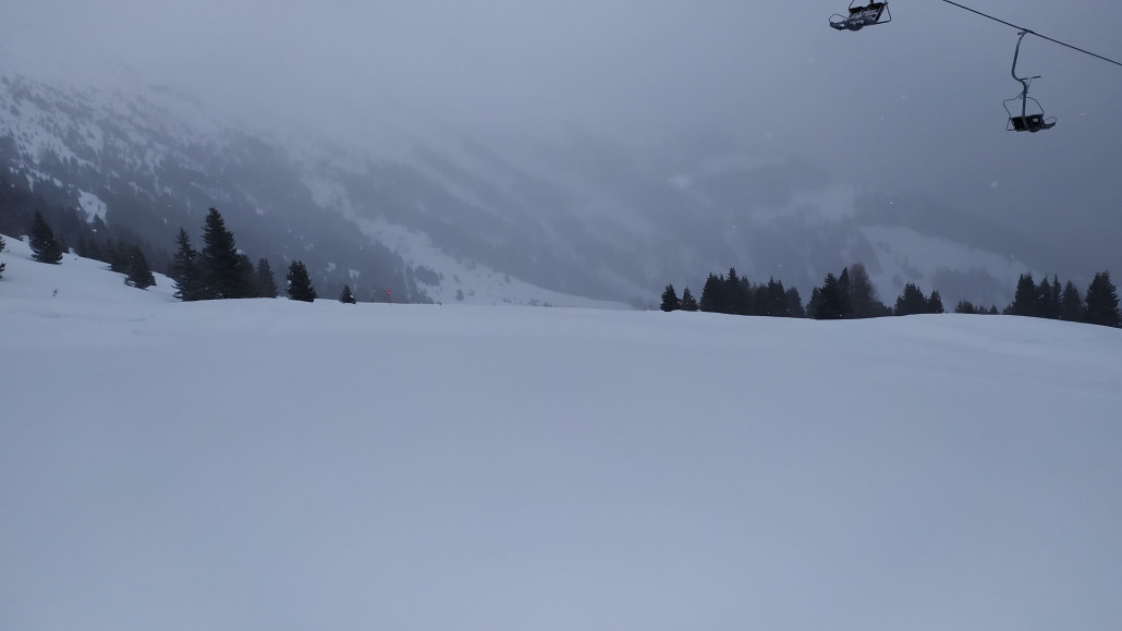 Oben hatte es ein paar Zentimeter geschneit, die Pisten unter der Auflage waren hart