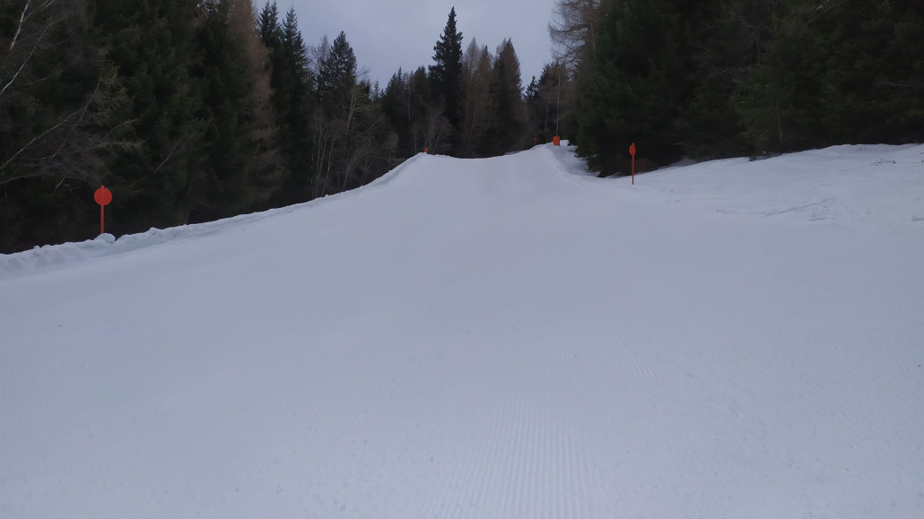 Die Talabfahrt ging gut, teils liegt etwas Dreck auf der Piste