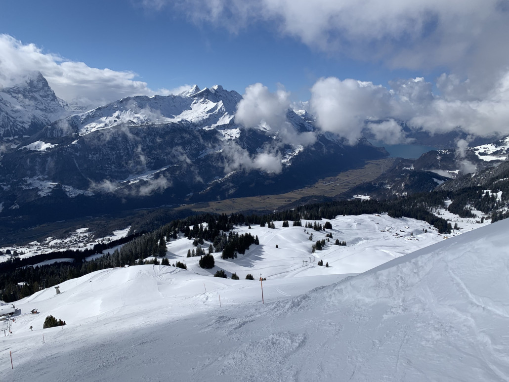 Piste und Panorama am SL Hohbiel