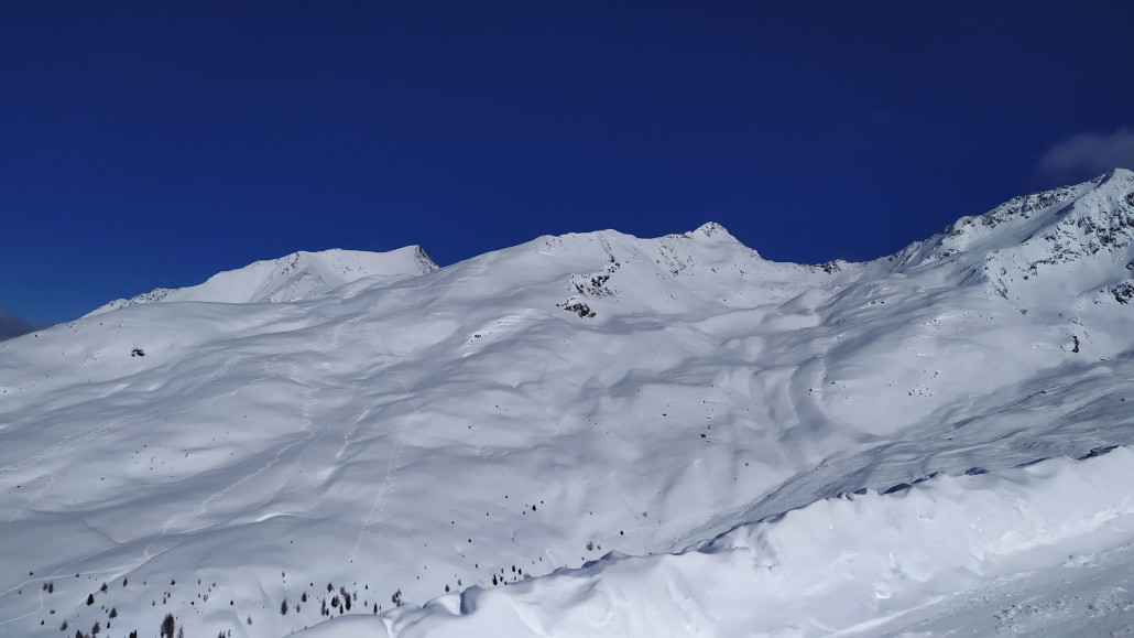 Tolle Freeridehänge hat es dort hinten