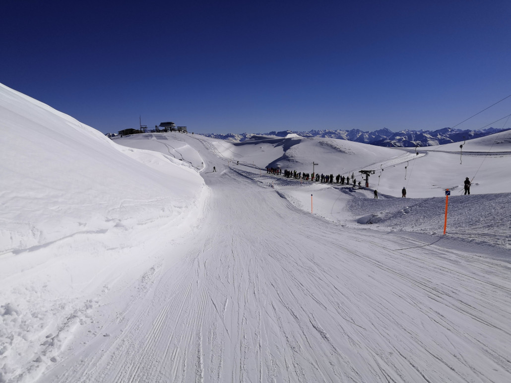 Warteschlange am Verbindungslift auf der Ragazer Seite...