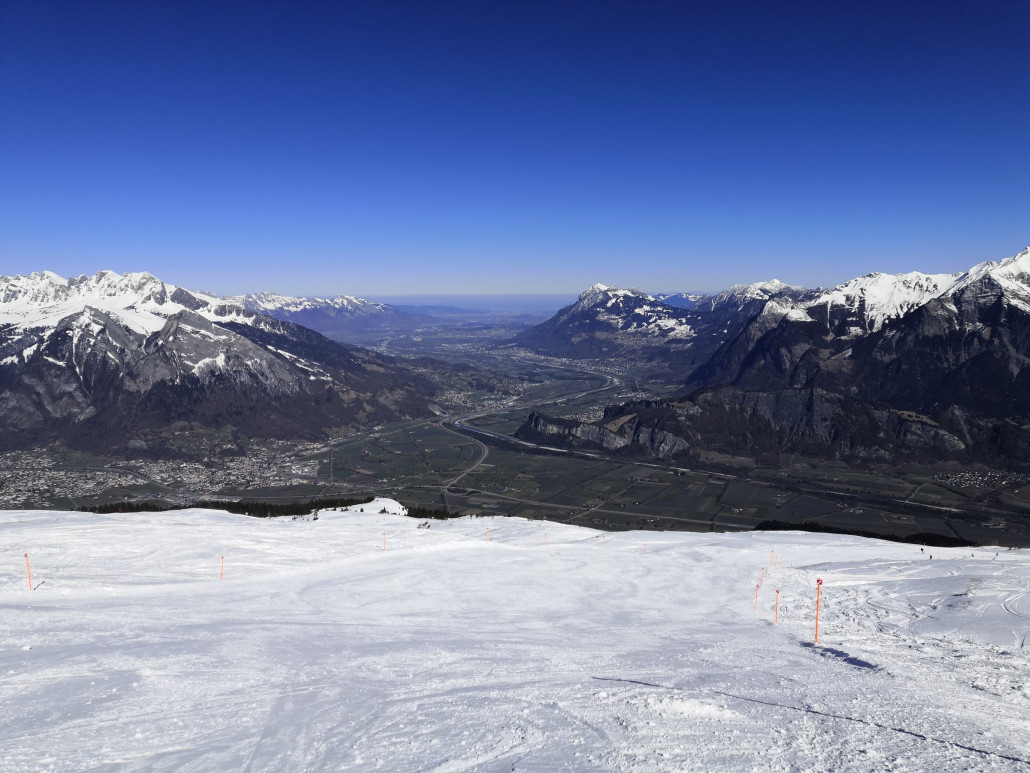 Immer wieder tolles Panorama. Heute mit Sicht bis zum Bodensee und leeren Pisten