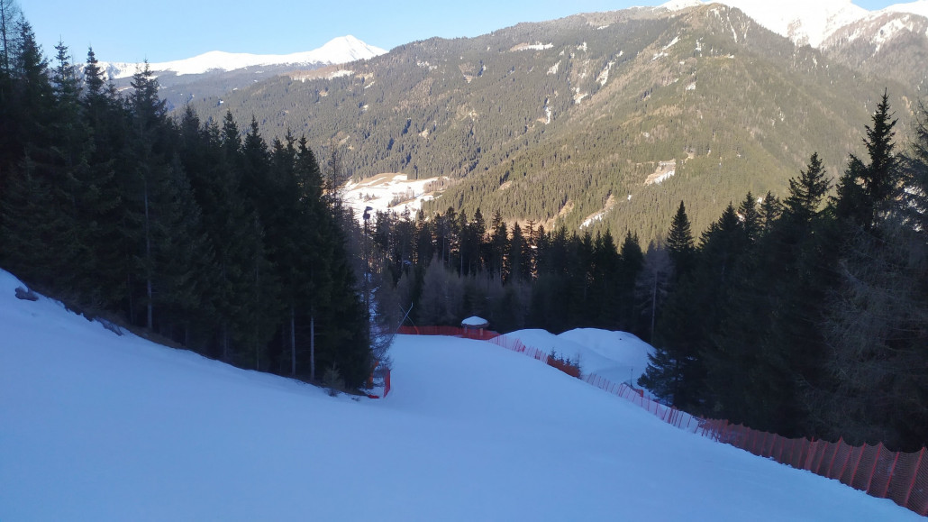 Und zum Abend kommt der Schatten wieder ins Gebiet, hier auf der Talabfahrt