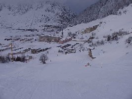 Letzter Hang der Talabfahrt mit DSB und Kaserne