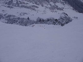 Wine der Abkürzungen auf der Talabfahrt, Die Strasse selber ist flächer als flach.