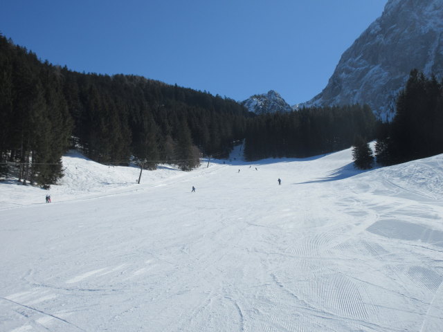 Karalm-Abfahrt, links daneben der 2-SL Karalm