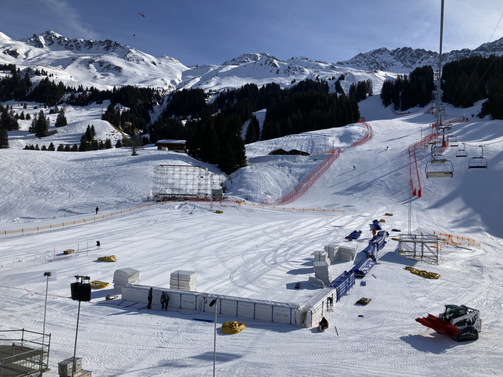 Aufbauarbeiten für das Weltcuprennen der Damen kommendes Wochenende