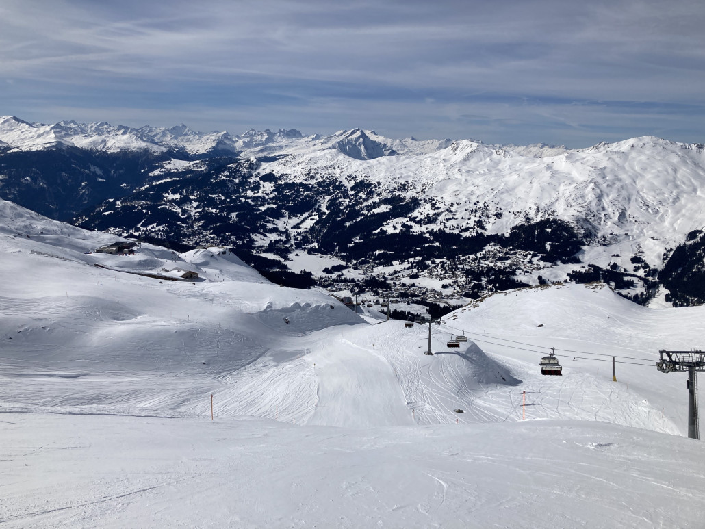 Variante am Urdenfürggli, erst seit kurzer Zeit präpariert. Letztes Jahr nie geöffnet. Diese zusätzliche Halbpiste entzerrt die Geschichte an diesem Hang stark.
