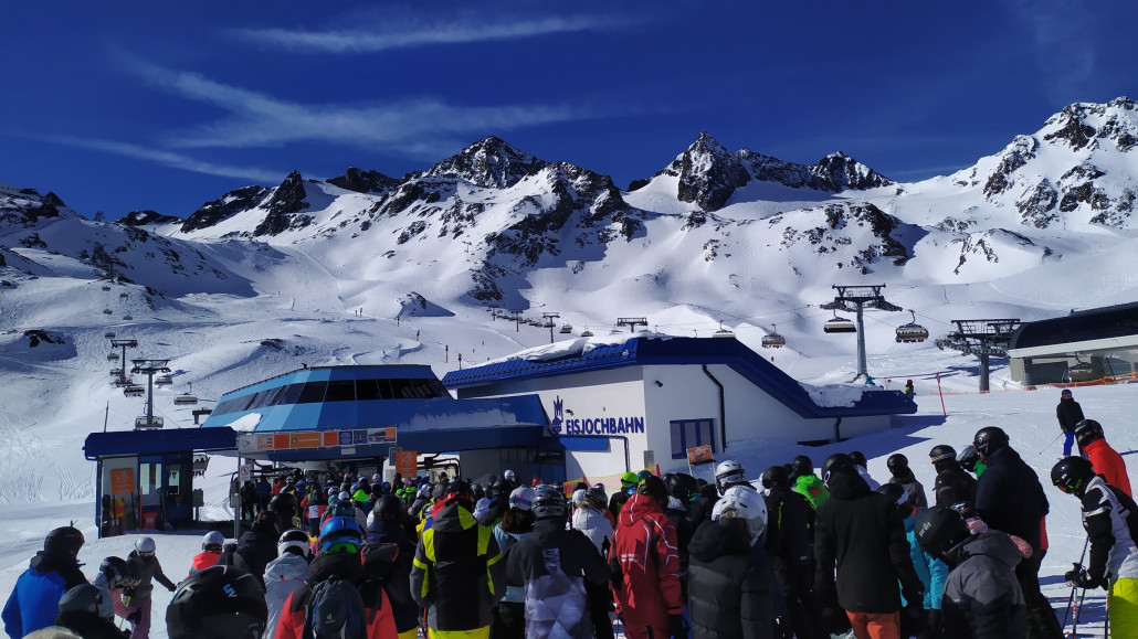 Das war die maximale Schlange am Eisjoch, dauerte auch nur 5 Minuten. Ab 11 Uhr gabs dann keine Wartezeiten mehr