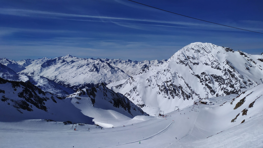 Ausblick über den Windachferner, im Hintergrund lässt sich der Gaislachkogel erblicken