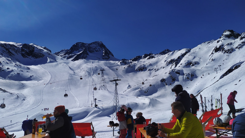 Zum Mittagessen ging es auf die Dresdner Hütte, sehr gemütlich dort in der Sonne :)