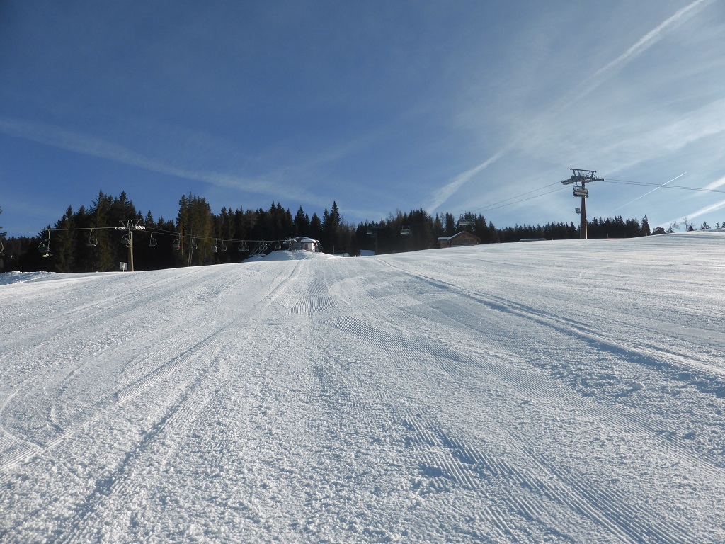 der zentrale Bereich im Gebiet. Lins die Bergstation der Monte Popolo 1, rechts der untere Tei der Monte Popolo 2