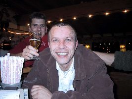 DER war der vollste an dem Abend war dann auch recht schnell im Bett, hiess glaube ich MArio oder so, nen NAchbar vom Möppi halt