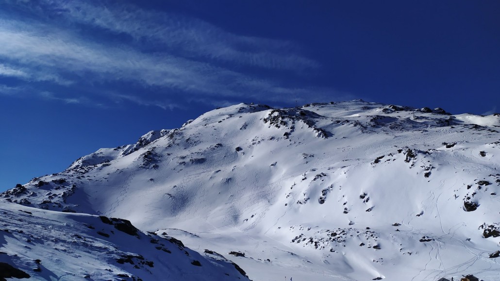 Blick zum Gipfel des Namensgebers des Skigebiets