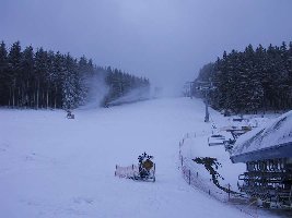 Gefeuert wird aus allen Rohren