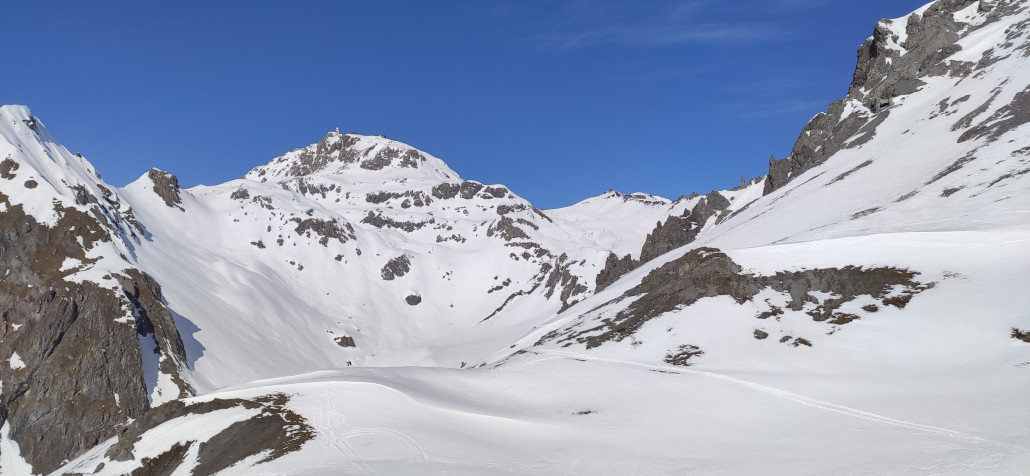 Blick zum Wiessfluhgipfel und Hauptertäli
