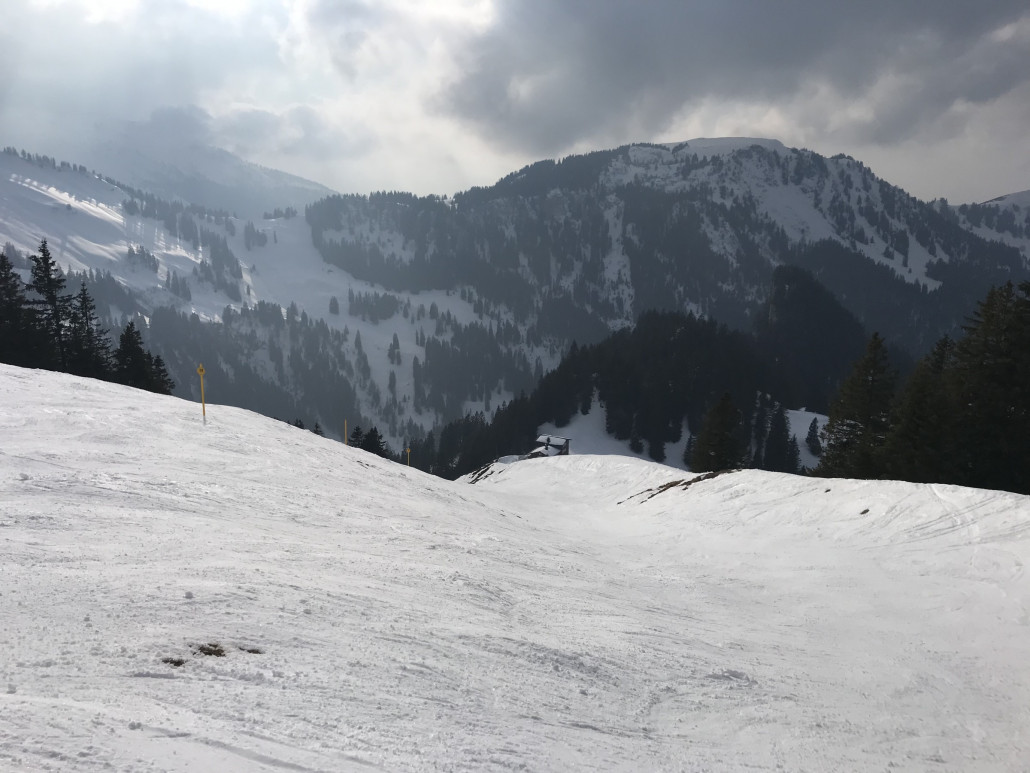 Die Skiroute vom Klewenstock zum Rötenport hat noch genügend Schnee